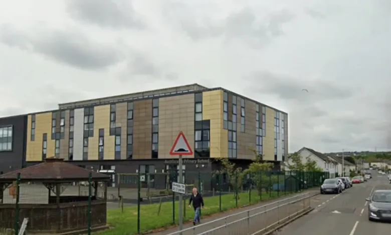 Glasgow bomb crews swarm health centre and two nearby schools as dozens evacuated from homes
