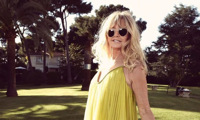 Goldie Hawn’s 1970s Hedging Is Inspired by The Tudor Era