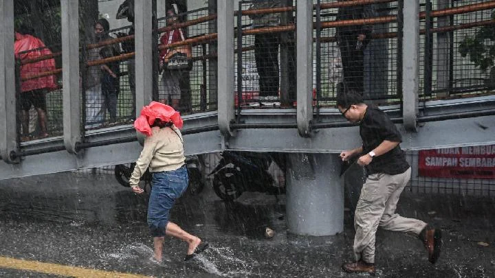 Greater Jakarta Weather Today: BMKG Forecasts Rain Across Areas