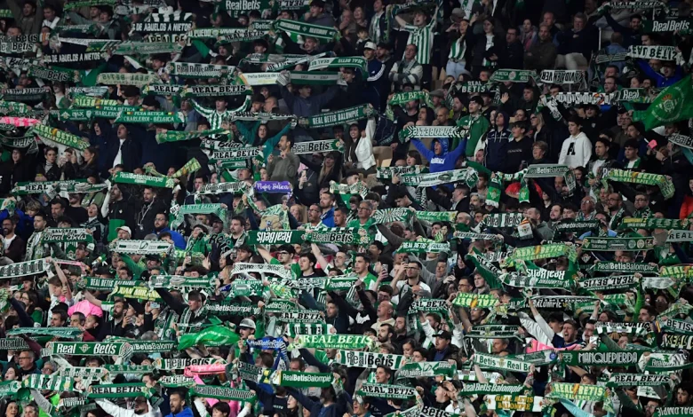 🎥 He’s not alone, 2,000 Betis fans turn Braga green and white 💚🤍