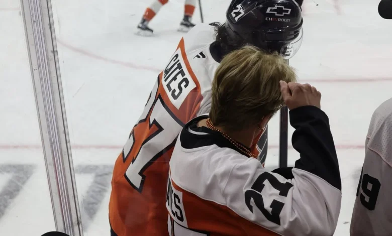 How a Flyers fan became a part of Noah Cates' warmup routine
