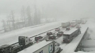 I-90 closed at Snoqualmie Pass, multiple crashes blocking both lanes