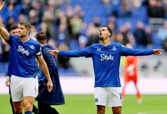 « Il faut le satisfaire » : Everton reçoit un avertissement concernant le transfert d'Iliman Ndiaye