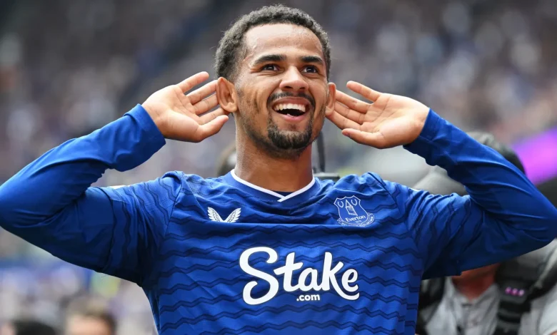 « Il faut le satisfaire » : Everton reçoit un avertissement concernant le transfert d'Iliman Ndiaye alors que des rumeurs le lient à Manchester United