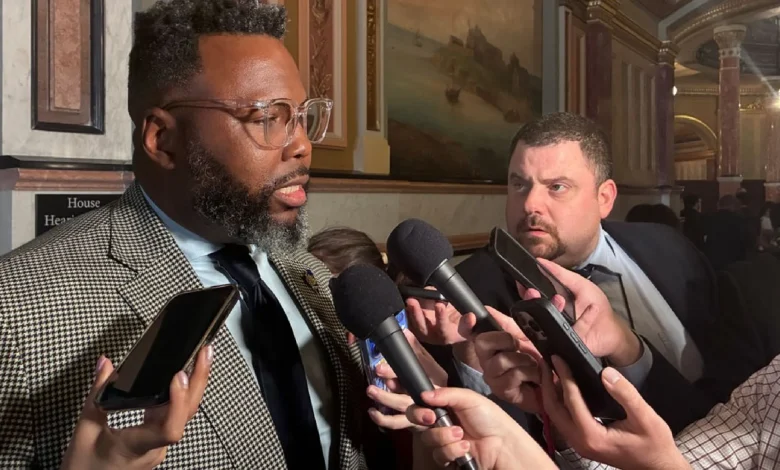 Illinois House Unveils New Version Of Bears’ Megaprojects Bill