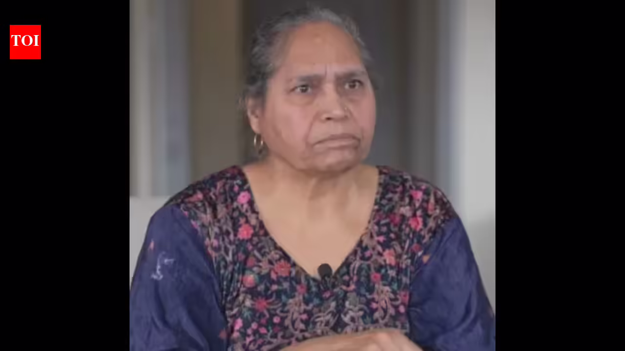 Indian woman in Canada shocked after being victim of 'distraction theft', four gold bangles taken off wri