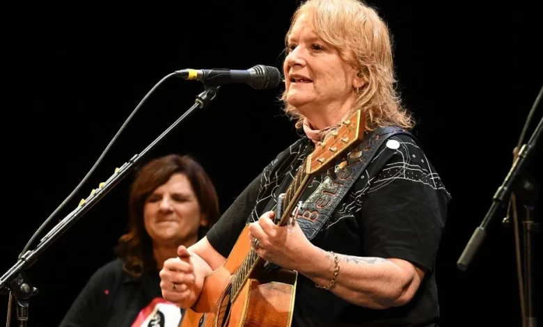Indigo Girls' Emily Saliers Reveals Conditions Affecting Her Vocals