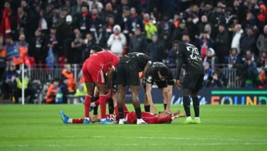 Inquiétude pour Hugo Ekitike, sorti sur civière face au PSG en Ligue des champions à deux mois de la Coupe du monde