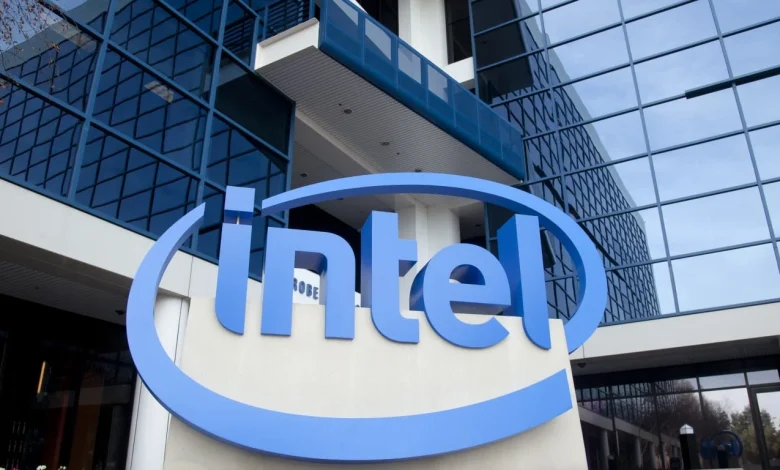 Intel Jumps 8%, AMD Rises 3%: A $14.2 Billion Fab Deal and AI Momentum Lift the Chip Sector