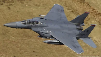 Iran war: Search on for missing crew member of downed US jet - DW.com