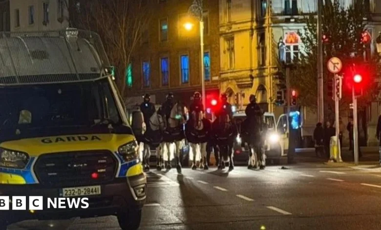 Irish fuel protests: Police clear protesters from Dublin's O'Connell Street