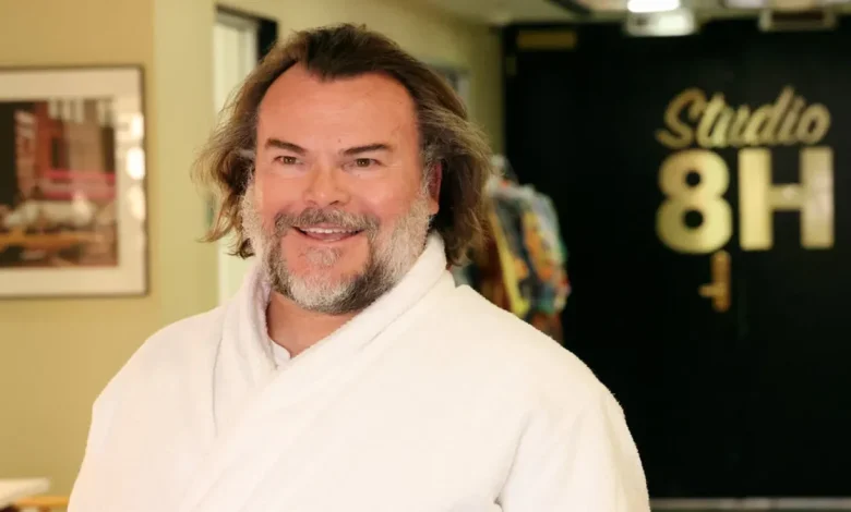 Is there a new SNL tonight? Who is hosting Saturday Night Live