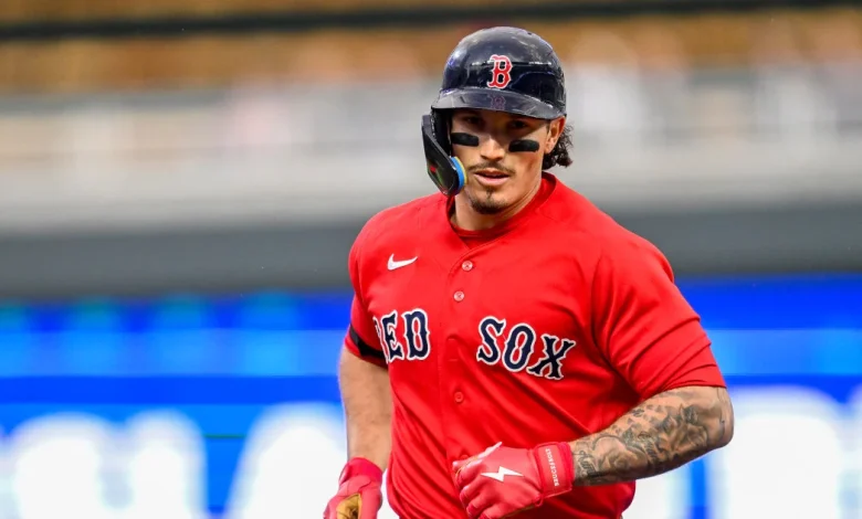 Jarren Duran makes obscene gesture to fan who he says 'told me to kill myself'