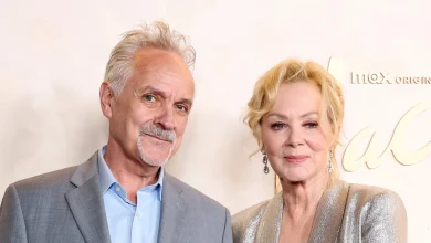 Jean Smart Holds Hands with Boyfriend Joe Pacheco at ‘Hacks’ Final Season Premiere | Caitlin Reilly, Christopher Mcdonald, Dan Bucatinsky, Event Photos, Hacks, Hannah Einbinder, Jean Smart, Jen Statsky, Joe Mande, Joe Pacheco, Lucia Aniello, Mark Indelicato, Paul W. Downs, poppy liu, Robby Hoffman, Rose Abdoo | Celebrity News and Gossip | Entertainment, Photos and Videos