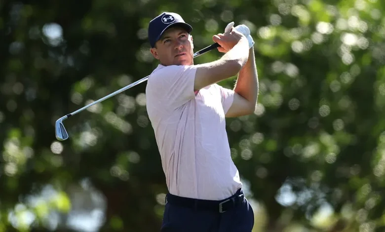 Jordan Spieth's errant tee shot hits Masters patron, golf star apologizes with signed glove