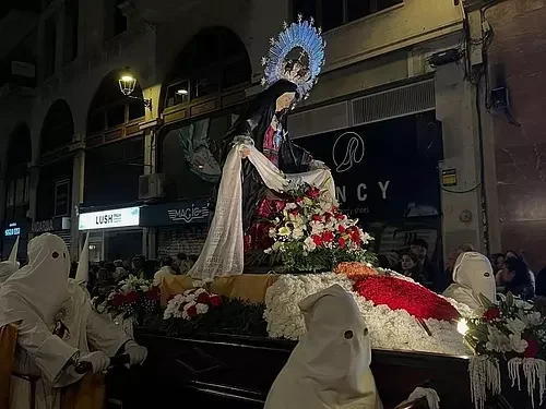 Karfreitag auf Mallorca: Prozessionen und Kreuzabnahmen