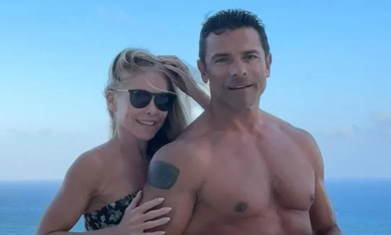 Kelly Ripa says she has a secret signal that tells Mark Consuelos she's not in the mood