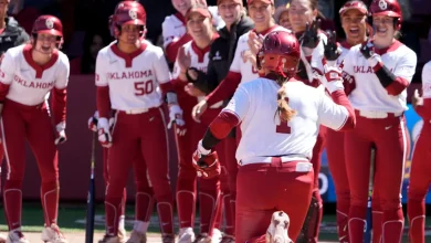 Kendall Wells ties record, Sooners beat Kentucky 12-2