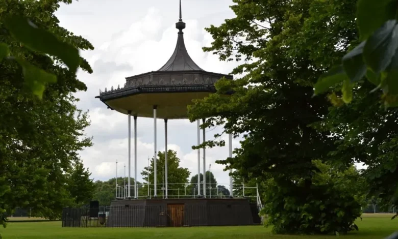 Kensington Gardens shut by police over major investigation as public urged to stay away