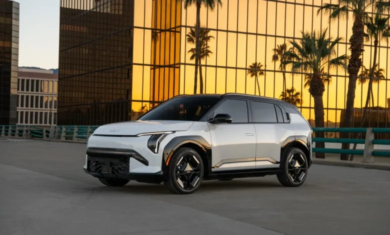 Kia shows off small cars in NY: The 2027 EV3 and 2027 Seltos Hybrid