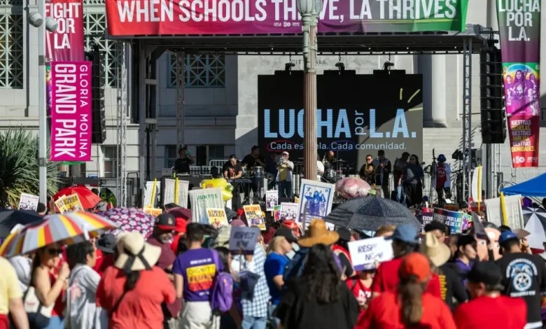 LAUSD strike looms as talks with teachers’ union continue into the weekend