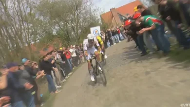 LIVESTREAM Parijs-Roubaix: Tadej Pogacar probeert op zijn beurt Wout van Aert lossen, maar hij plooit niet