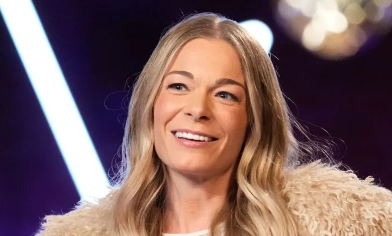 LeAnn Rimes Sobbed Through a “Deep Jaw Release”