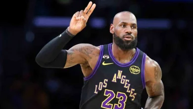 LeBron James reaches 12,000 assists as Lakers trounce Suns