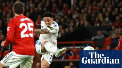Leeds stun Manchester United after Okafor double and Martínez red card for hair-pull | Premier League