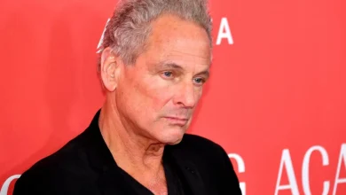 Lindsey Buckingham of Fleetwood Mac attacked in Santa Monica