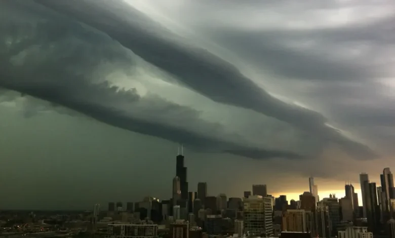 Live updates: Strong tornadoes, large hail threaten Chicago area