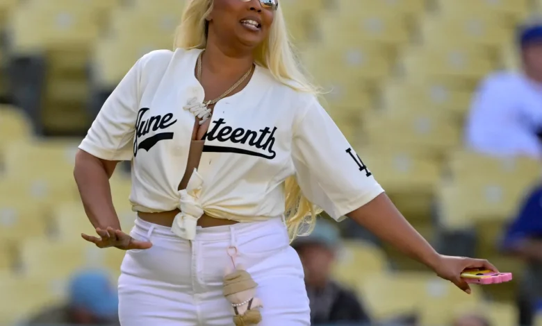 Lizzo Claims Every Rapper Slid In Her DMs After She Got Famous