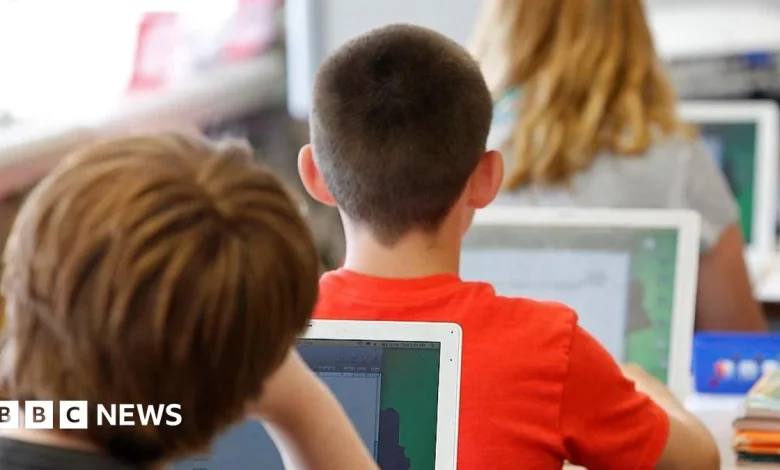 Los Angeles schools to set limits on classroom screen time