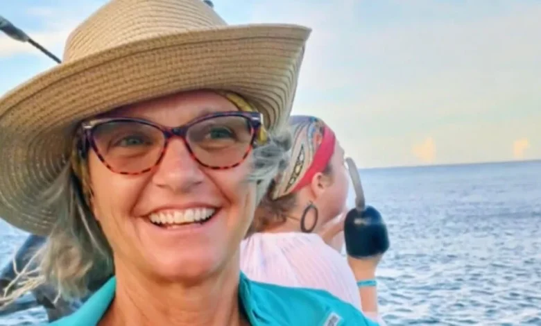 Lynette Hooker was concerned about husband Brian in messages to friend: "I can't be out there with him"