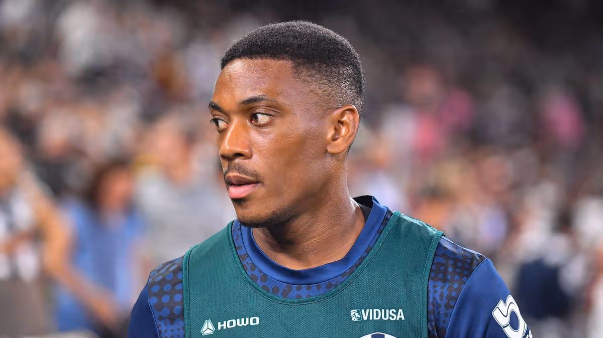 Man Utd news: £36m flop 'banished' by manager as 'supposed interest in transfer leaked'