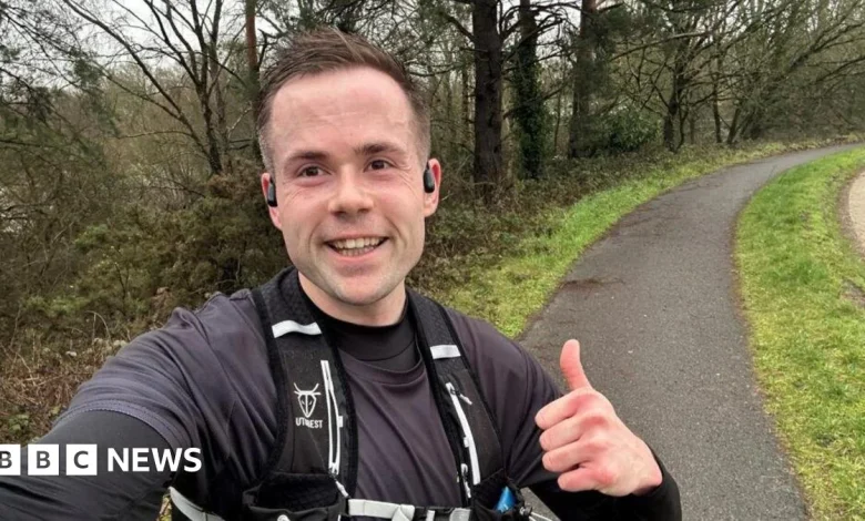 Man runs London Marathon in memory of late mum