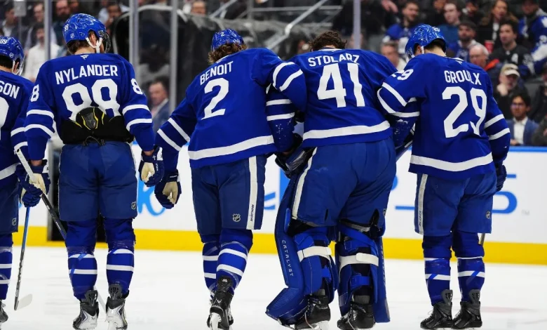Maple Leafs' Stolarz exits vs. Capitals with apparent injury