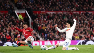 📸 Martinez saves Man Utd from misery with insane block