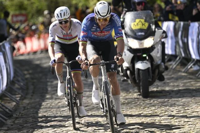 Mathieu Van der Poel évoque sa rivalité avec Tadej Pogacar avant Paris-Roubaix : « J'affronte peut-être le meilleur coureur de tous les temps »