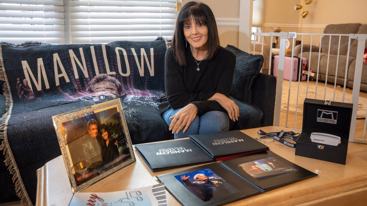 Meet the Fanilows: LI's biggest Barry Manilow fans