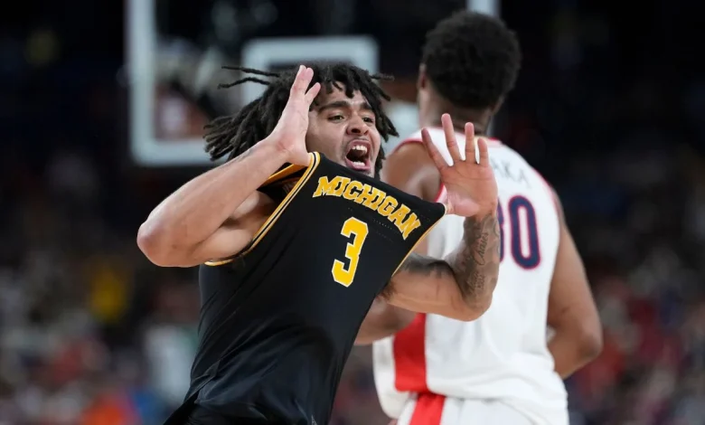 Michigan trounces Arizona, to face UConn in national championship