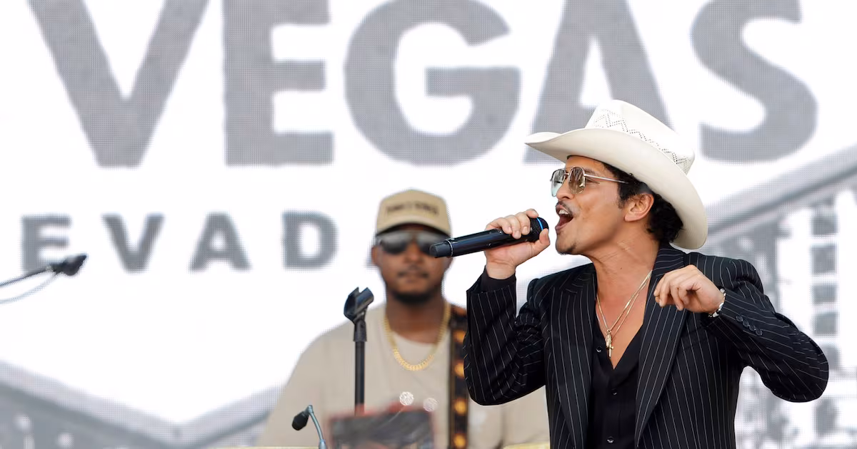 'New king of Las Vegas' is celebrated with Strip parade