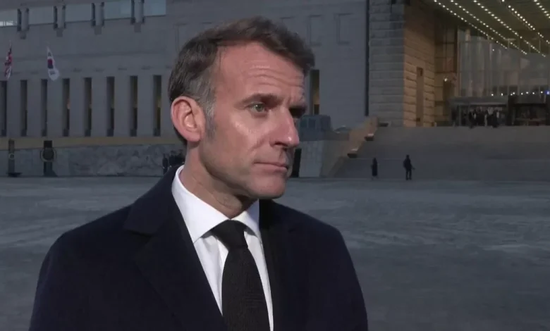 «Ni élégants ni à la hauteur» : Emmanuel Macron réagit aux propos de Donald Trump sur son couple