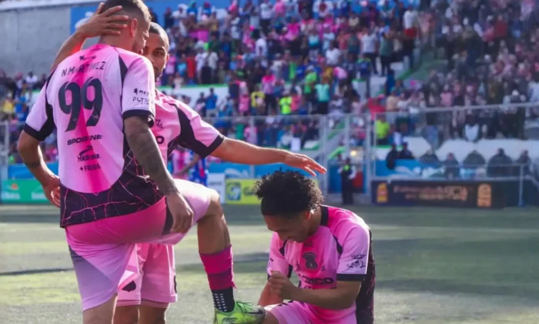 Nicolás Martínez lidera el triunfo de Mixco 3-1 a Xelajú en el Santo Domingo de Guzmán