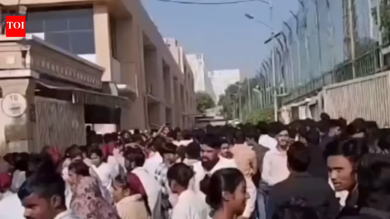 Noida Protest Today News Live Updates: Stir spills into Faridabad, traffic chokes, cab and auto fares surge amid violence; advisory issued