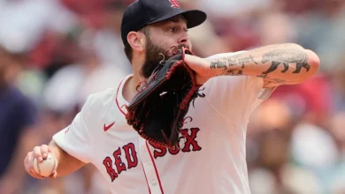 Padres sign free-agent starter Lucas Giolito