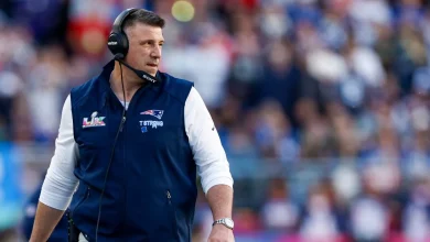 Patriots coach Mike Vrabel and NFL reporter Dianna Russini say photos of them at Arizona hotel are misleading