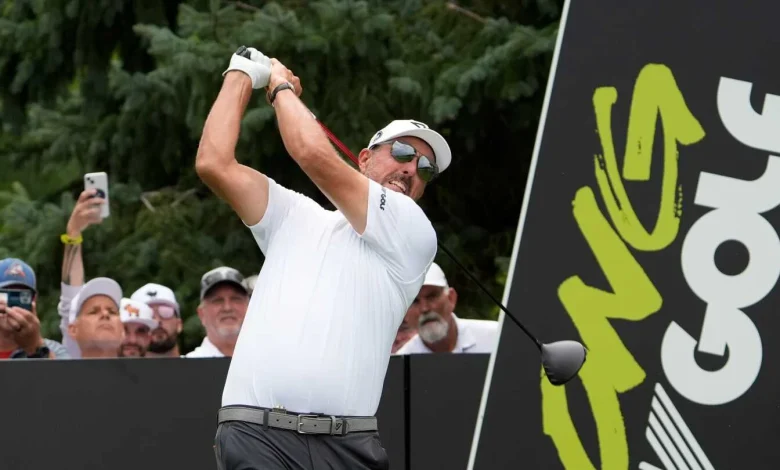 Phil Mickelson cites family health matter in pulling out of the Masters