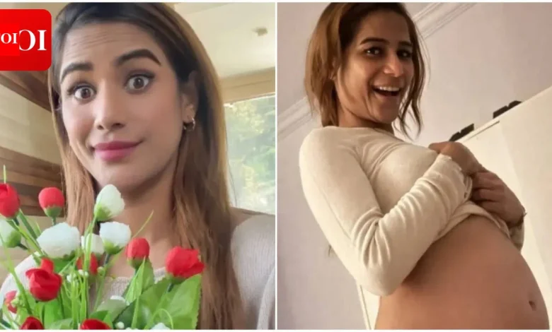 Poonam Pandey addresses viral baby bump photos, dismisses pregnancy rumours; says "Aaj April Fools Day Hai Prank Tha”