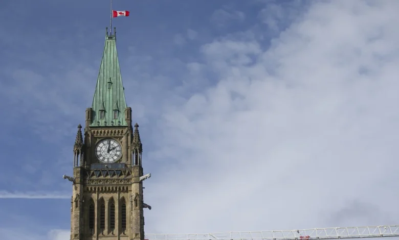 Programme de retraite anticipée | Des milliers de fonctionnaires fédéraux ont fait une demande